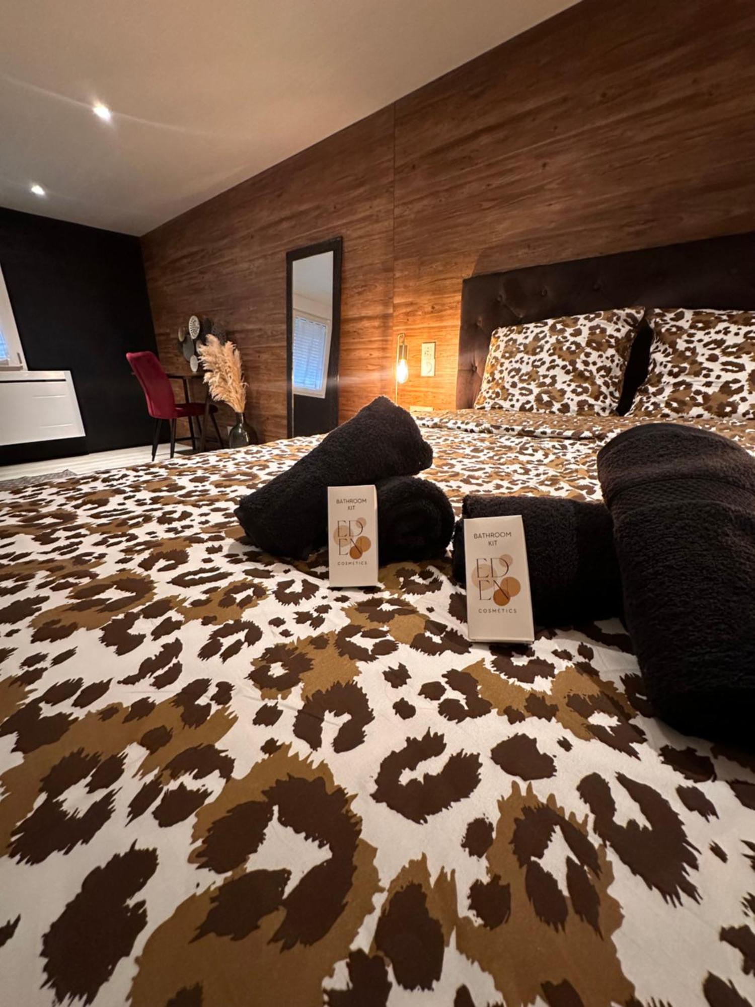 Jolie Dependance Equipee Apartment โชเลต์ ภายนอก รูปภาพ